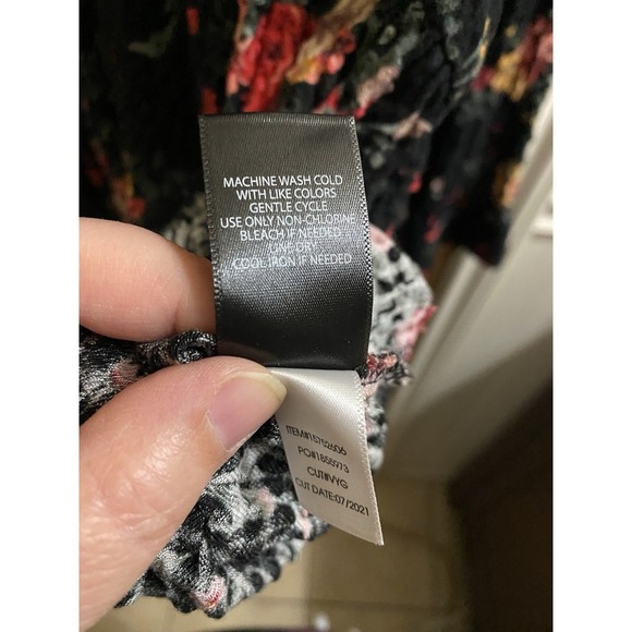 Torrid Emma Crinkle Gauze Long Sleeve Tunic Top Size 3 Black Floral Flowy Peplum - Picture 11 of 16